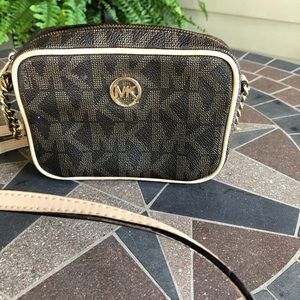 Cross shoulder small purse